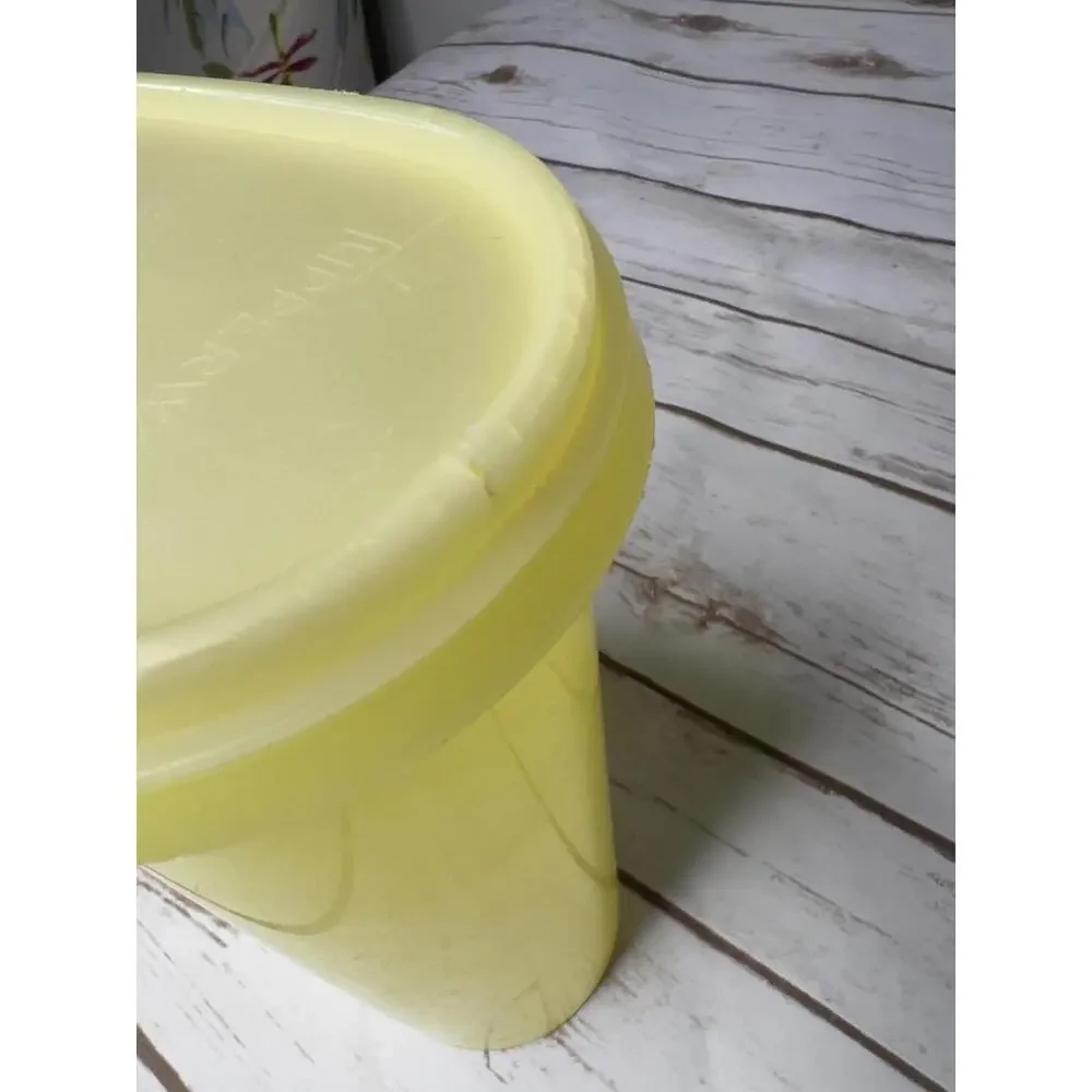 Tupperware VTG‎ 2qt Yellow Juice Pitcher with Green Lid